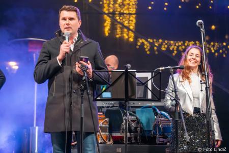 V novo leto stopili skupaj z ansamblom Galop (7)